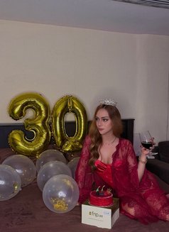 FULLY FUCNTIONAL HARD FUCKER w/ poppers - Transsexual escort in Abu Dhabi Photo 23 of 27