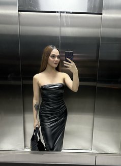 FULLY FUCNTIONAL HARD TOP ts Belle π΅π - Transsexual escort in Abu Dhabi Photo 11 of 27