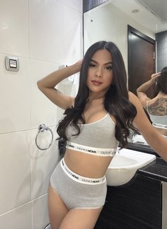 FULLY FUNCTIONAL AND LOTS OF CUM BABY - Transsexual escort in Dubai Photo 3 of 30