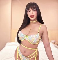 Fully FUNCTIONAL Top-Bottom/POPPERS - Transsexual escort in Kuala Lumpur Photo 18 of 19