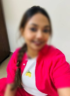 Fully independent classy Trisha - puta in Bangalore Photo 3 of 4