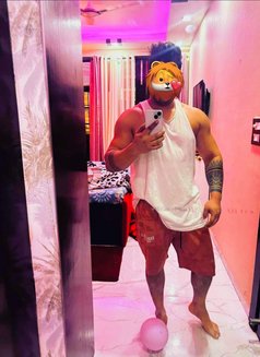 Funloving Guy - Acompañantes masculino in New Delhi Photo 2 of 3