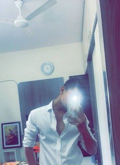 Fuzzic - Acompañantes masculino in Pune Photo 4 of 4