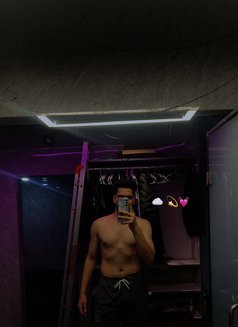 G.B. - Male escort in New Delhi Photo 2 of 2