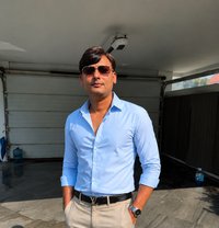 G E S - Male escort in Mumbai