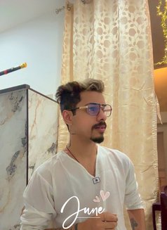 Gabreal - Male adult performer in Noida Photo 2 of 4