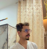 Gabreal - Intérprete masculino de adultos in Noida