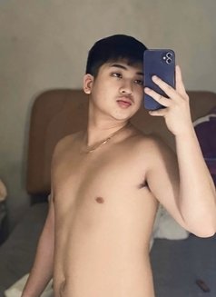 Gabriel De Guzman - Male escort in Manila Photo 3 of 6