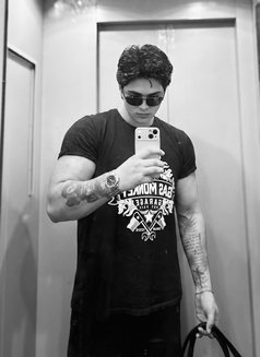 Gabriel - Male escort in Baku Photo 3 of 9