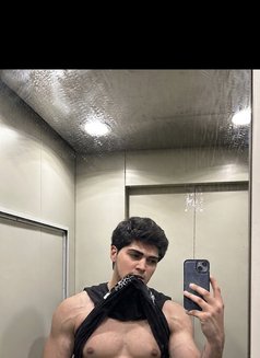 Gabriel - Male escort in Baku Photo 4 of 9
