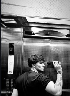 Gabriel - Male escort in Baku Photo 5 of 9