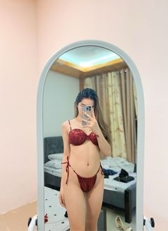 Gabriellavixen - Transsexual escort in Manila Photo 2 of 6