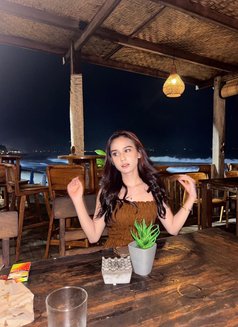 Gaby - puta in Singapore Photo 1 of 6