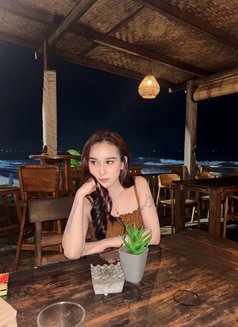 Gaby - puta in Singapore Photo 2 of 6