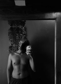 Ruzz is back - Male escort in Colombo Photo 4 of 4