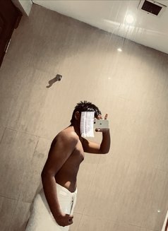 Gagana Ruzz - Acompañantes masculino in Colombo Photo 2 of 5