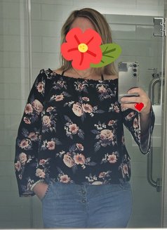 Galya - escort in Toronto Photo 1 of 4