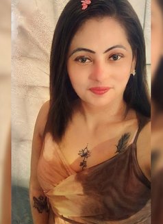 Garima Singh - puta in Dehradun, Uttarakhand Photo 1 of 2