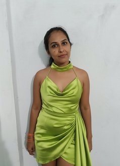 Garima Vip Escort - puta in Kochi Photo 3 of 6