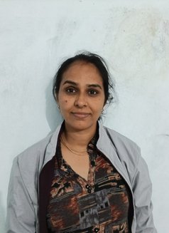 GARIMA VIP ESCORT - puta in Kochi Photo 2 of 5