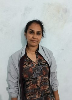 GARIMA VIP ESCORT - puta in Kochi Photo 3 of 5