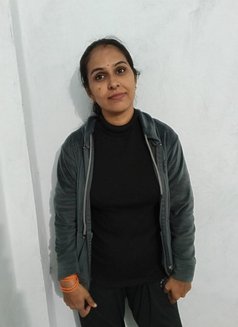 GARIMA VIP ESCORT - puta in Kochi Photo 4 of 5