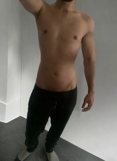 Garo - Acompañantes masculino in Dubai Photo 2 of 2