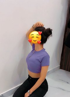 Gauri Available for Cam and Meet - puta in New Delhi Photo 1 of 13