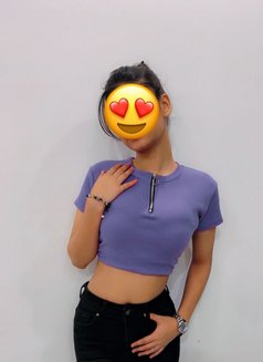 Gauri Available for Cam and Meet - puta in New Delhi Photo 2 of 13