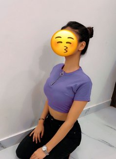 Gauri Available for Cam and Meet - puta in New Delhi Photo 3 of 13