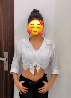 Alisha Available for Cam and Meet - puta in New Delhi Photo 2 of 9