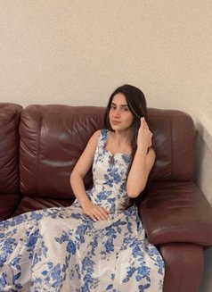Gauri Sharma - puta in Dubai Photo 1 of 2