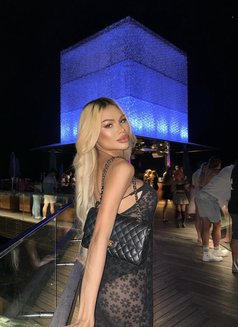 POPPY - masseuse in Doha Photo 7 of 11