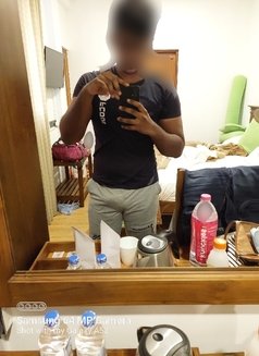Kande - Male escort in Singapore Photo 2 of 3