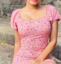 Gayathri New Girl - puta in Colombo