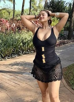 Gayatri - escort in Frankfurt Photo 1 of 3