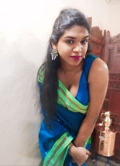 Gayatri - Transsexual escort in Pune Photo 4 of 8
