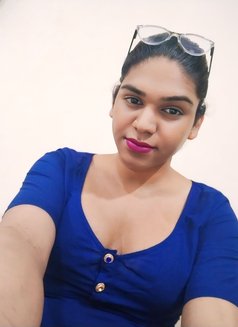 Gayatri - Transsexual escort in Pune Photo 5 of 8
