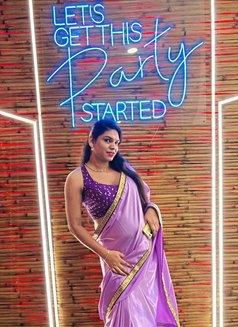 Gayatri - Transsexual escort in Pune Photo 7 of 8