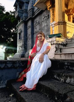Gayatri - Transsexual escort in Pune Photo 8 of 8
