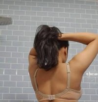 Gaytri - puta in Noida