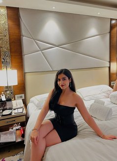 Gayuu - escort in New Delhi Photo 2 of 4