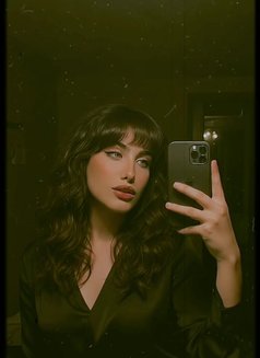 Gazalle - Transsexual dominatrix in Cairo Photo 4 of 4