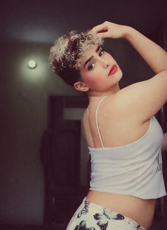 Gazalle - Dominadora transexual in Cairo Photo 4 of 5