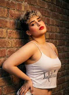 Gazalle - Dominadora transexual in Cairo Photo 8 of 8