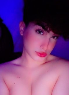 Gazalle - Dominadora transexual in Cairo Photo 9 of 12
