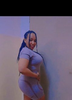 Gee - escort in Muscat Photo 1 of 1