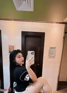 Geena - puta in Fujairah Photo 1 of 10