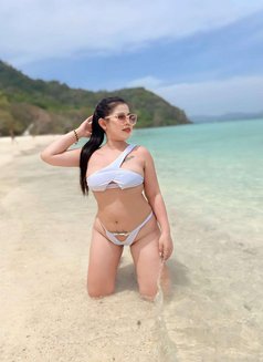 Geena - puta in Fujairah Photo 2 of 10