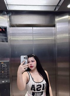 Geena - puta in Fujairah Photo 7 of 10